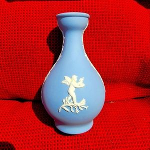RARE AUTHENTIC Wedgwood Jasper Porcelain: Bud Vase. MINT CONDITION!